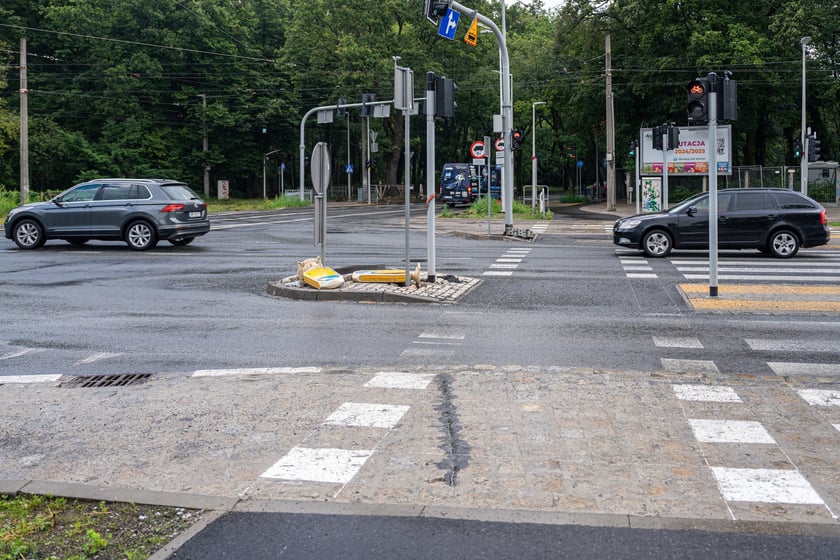 Skrzyżowanie alei Wielkiej Wyspy z ulicą Mickiewicza i aleją Paderewskiego